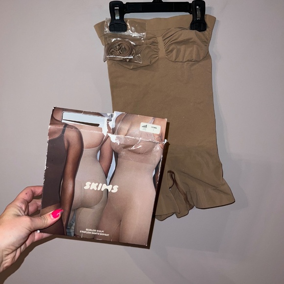 NWT SKIMS SHAPEWEAR SEAMLESS SCULPT STRAPLESS SHORTIE BODYSUIT SIENNA large - Picture 2 of 7